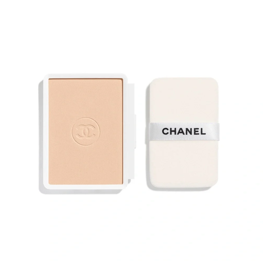 CHANEL LE BLANC COMPACT. BRIGHTENING COMPACT FOUNDATION LONG-LASTING RADIANC